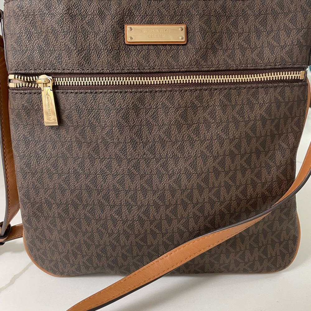 MICHAEL KOORS CROSS BODY MESSENGER BAG